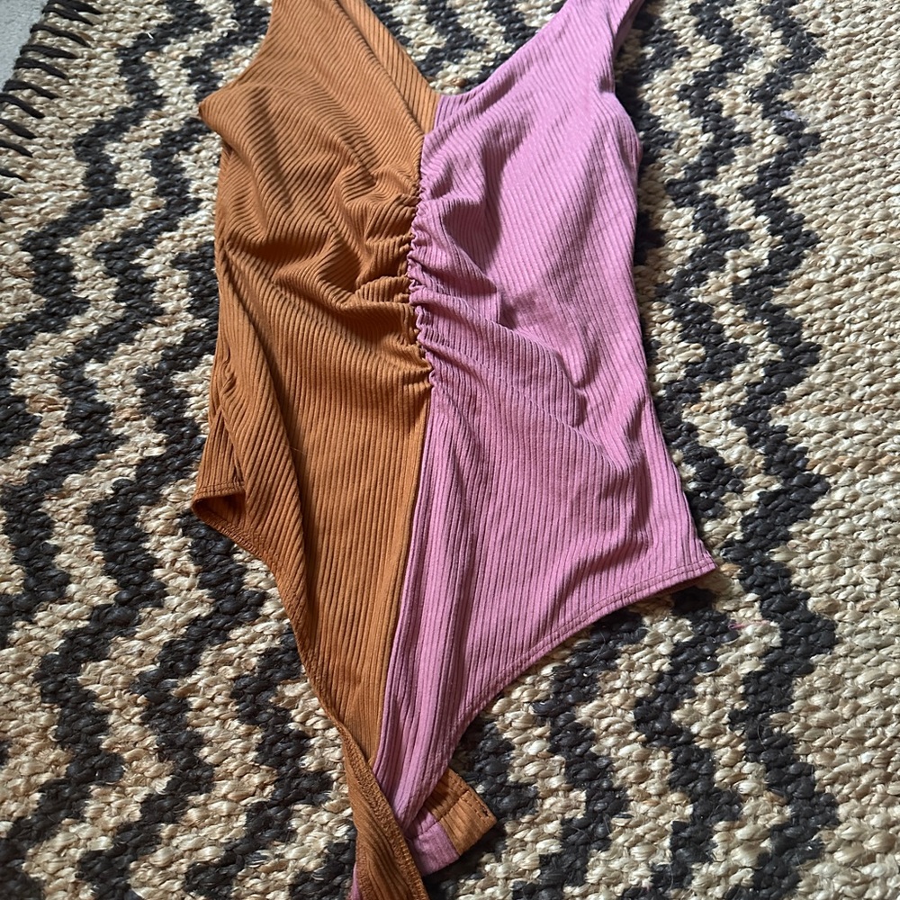 Peach love colorblock bodysuit - Picture 3 of 3